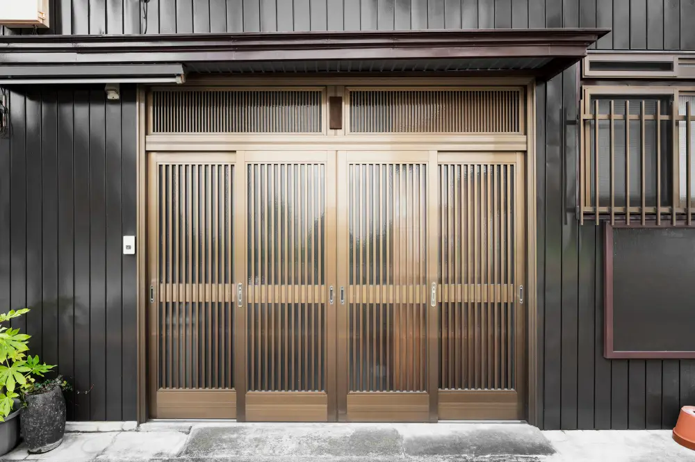 Old-japanese-culture-house-entrance